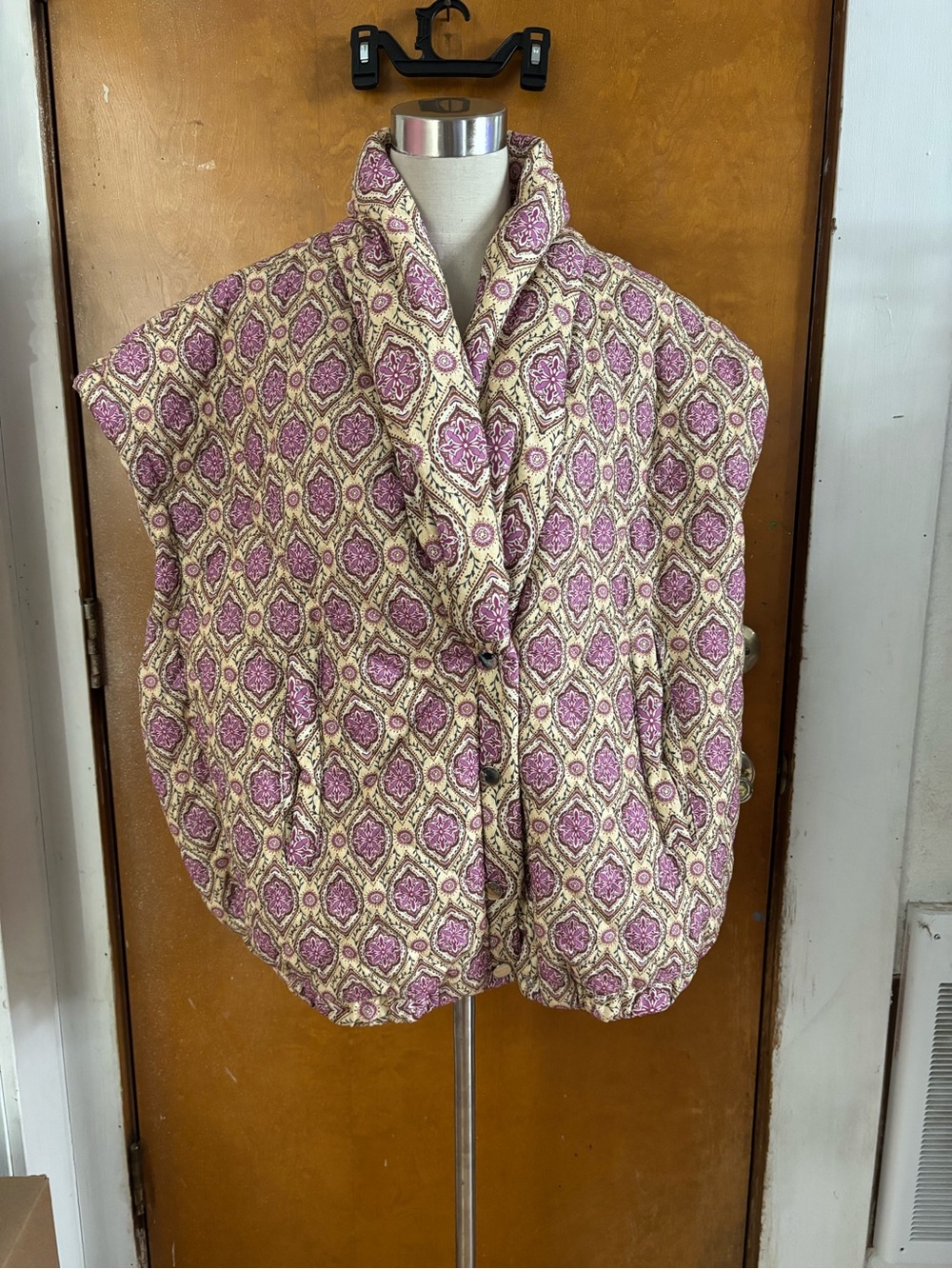 Boutique quilted vest shawl. 2 xl = 20